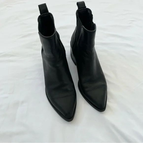 Steve Madden "Audience" Chelsea Boot - Picture 2 of 6